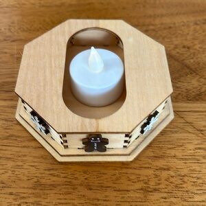 Ginger Cottages Tealight Display - Snowflake. Wooden New in box